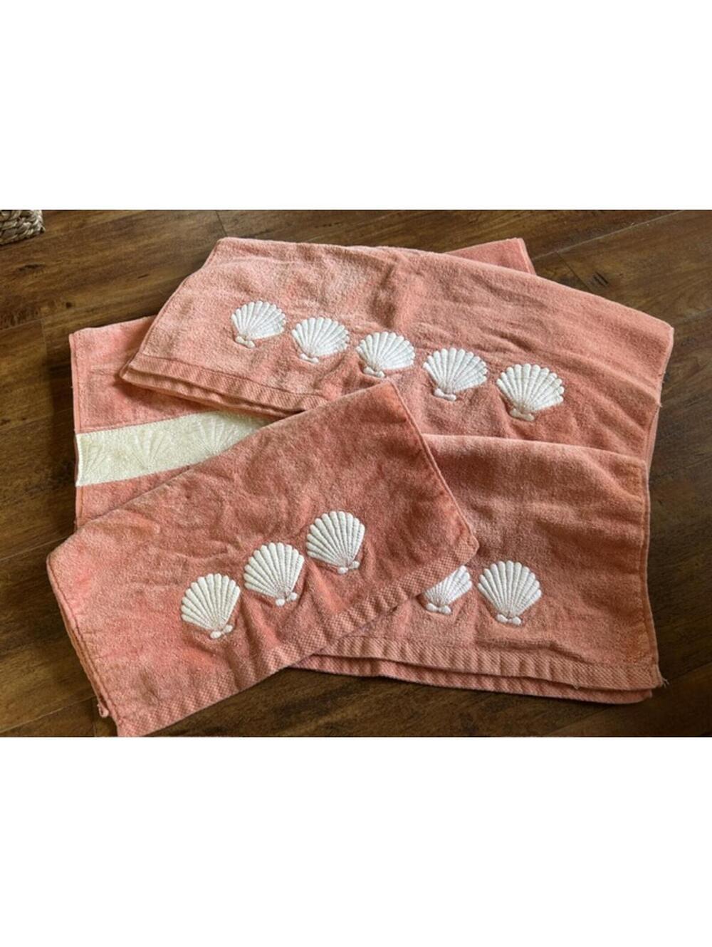Set of 2 Bath Towels & 2 Hand Towels Coral Pink with White Seashell Embroidery